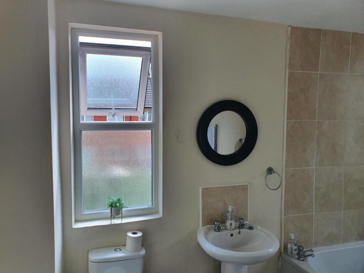 12 Person 6 Bedroom Self Catering House Liverpool Exterior foto