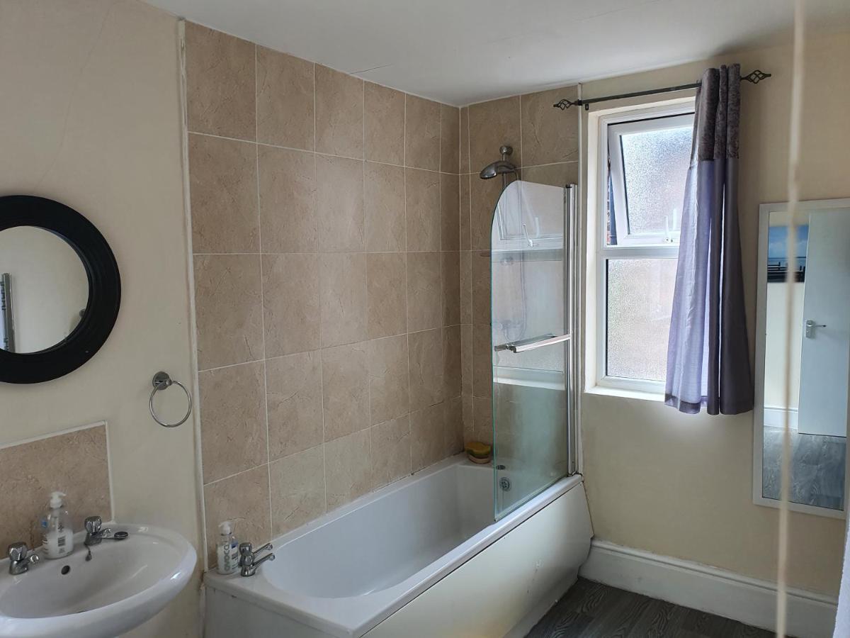 12 Person 6 Bedroom Self Catering House Liverpool Exterior foto