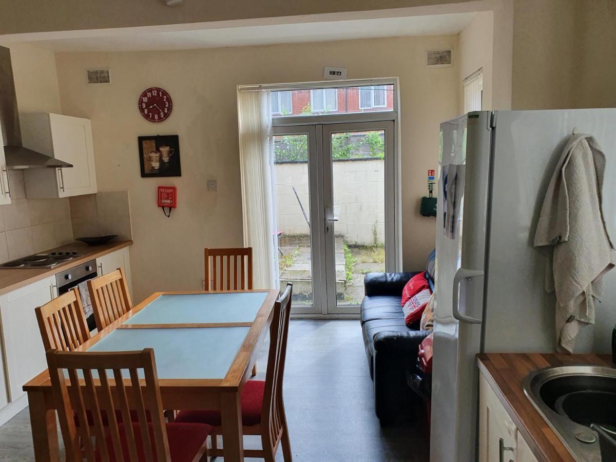12 Person 6 Bedroom Self Catering House Liverpool Exterior foto
